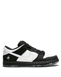 Baskets basses en cuir noires et blanches Nike