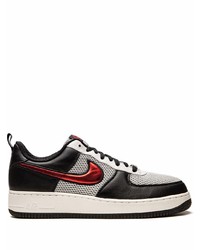 Baskets basses en cuir noires et blanches Nike