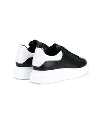 Baskets basses en cuir noires et blanches Alexander McQueen