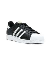 Baskets basses en cuir noires et blanches adidas