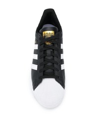 Baskets basses en cuir noires et blanches adidas