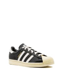 Baskets basses en cuir noires et blanches adidas