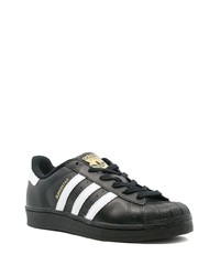 Baskets basses en cuir noires et blanches adidas