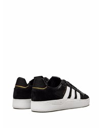 Baskets basses en cuir noires et blanches adidas