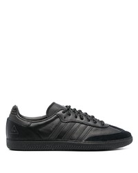 Baskets basses en cuir noires adidas