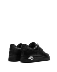 Baskets basses en cuir noires Nike