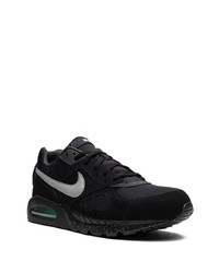 Baskets basses en cuir noires Nike