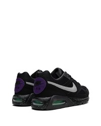 Baskets basses en cuir noires Nike