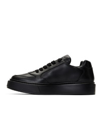 Baskets basses en cuir noires Prada