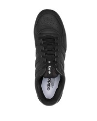 Baskets basses en cuir noires adidas