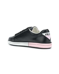 Baskets basses en cuir noires Prada