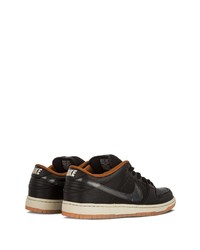 Baskets basses en cuir noires Nike