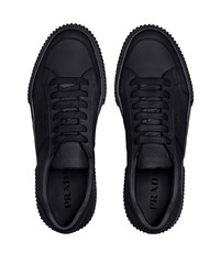 Baskets basses en cuir noires Prada