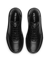 Baskets basses en cuir noires Prada