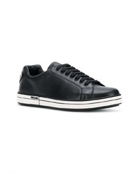 Baskets basses en cuir noires Prada