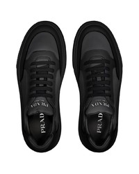 Baskets basses en cuir noires Prada