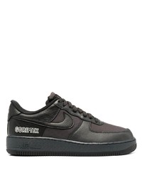 Baskets basses en cuir noires Nike