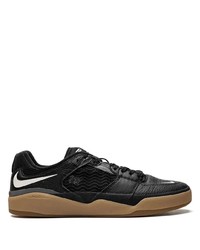 Baskets basses en cuir noires Nike