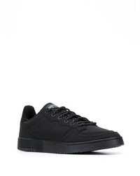 Baskets basses en cuir noires adidas