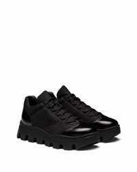 Baskets basses en cuir noires Prada