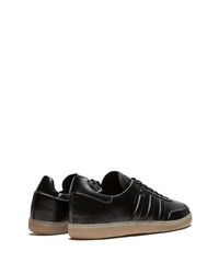 Baskets basses en cuir noires adidas