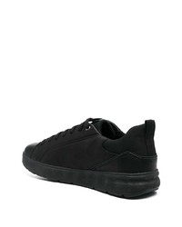 Baskets basses en cuir noires Geox