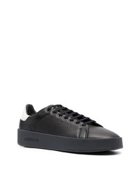 Baskets basses en cuir noires adidas