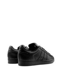 Baskets basses en cuir noires adidas