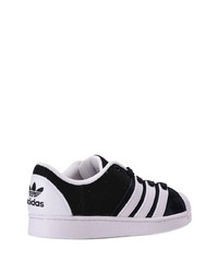 Baskets basses en cuir noires adidas