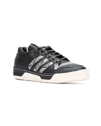 Baskets basses en cuir noires adidas