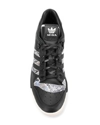 Baskets basses en cuir noires adidas