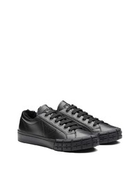 Baskets basses en cuir noires Prada