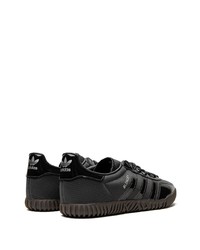 Baskets basses en cuir noires adidas