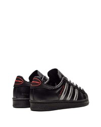 Baskets basses en cuir noires adidas