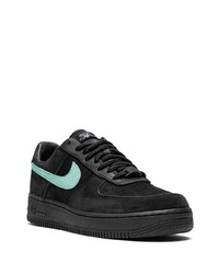 Baskets basses en cuir noires Nike