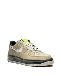 Baskets basses en cuir olive Nike