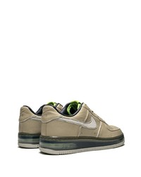 Baskets basses en cuir olive Nike