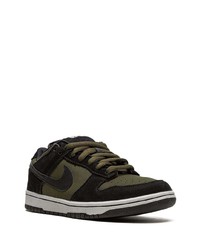 Baskets basses en cuir olive Nike