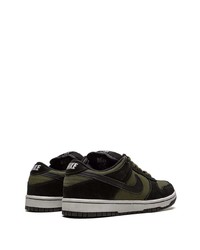 Baskets basses en cuir olive Nike