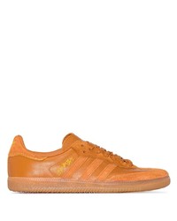 Baskets basses en cuir orange adidas