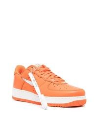Baskets basses en cuir orange Nike