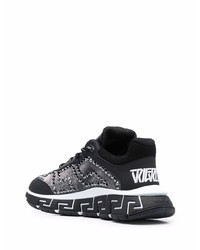 Baskets basses en cuir ornées noires Versace