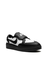 Baskets basses en cuir ornées noires Nike