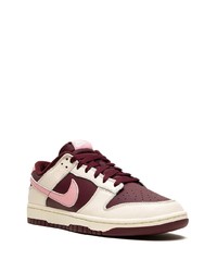 Baskets basses en cuir roses Nike