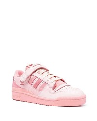 Baskets basses en cuir roses adidas