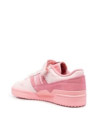 Baskets basses en cuir roses adidas