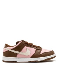 Baskets basses en cuir roses Nike