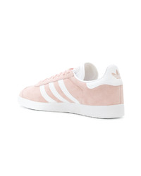 Baskets basses en cuir roses adidas