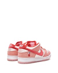 Baskets basses en cuir roses Nike