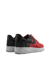 Baskets basses en cuir rouge et noir Nike